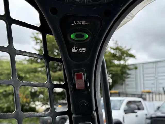 2017 Bobcat T740 Skid Loader in Heavy Trucks in Regina - Image 32