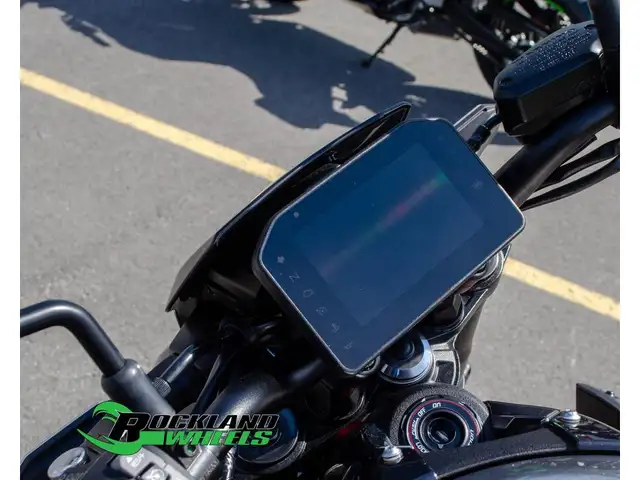 2025 Kawasaki Z900 in Street, Cruisers & Choppers in Ottawa - Image 13
