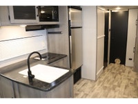 2022 Dutchmen Kodiak SE Ultra-Lite 28SBH highlights: Specs: Length: 32.83' | Weight: 5457.0 lbs | Sl... (image 4)