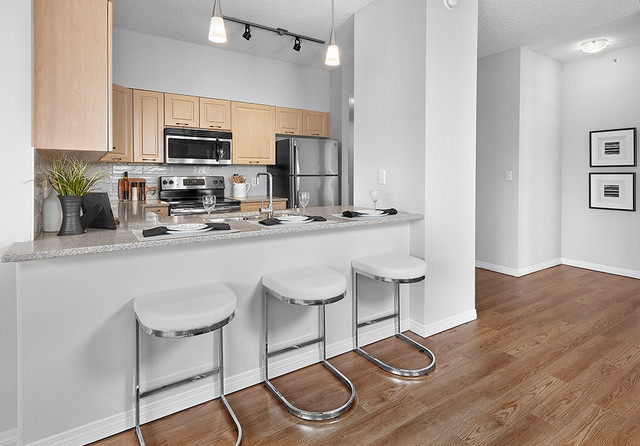 Amazing 1+den suite at Wellington Court-Call Today! in Long Term Rentals in Edmonton - Image 4