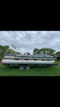 Pontoon Boat 24’ Party Barge