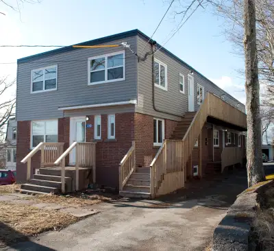 Available Nov 1st 2 bed unit 1 bath unit in central Dartmouth location. Close to ferry, NSCC and ame...