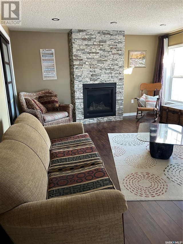 324 E 2nd STREET Kelvington, Saskatchewan Houses for Sale Saskatoon