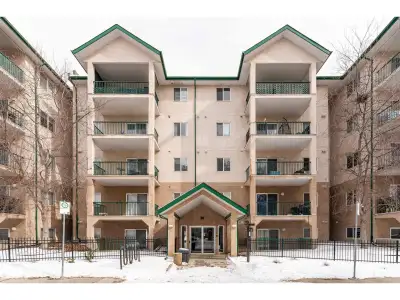 Great opportunity with this 1 Bedroom + Den condo located in a central location. Park Place Blvd is...