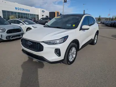 Welcome to Woodridge Ford. Leather Seats, Sunroof, Premium Technology Package, Active Park Assist, C...