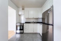 Located at 5 Dufresne Court in Toronto, near the Don Mills Road and Eglinton Avenue East intersectio... (image 2)
