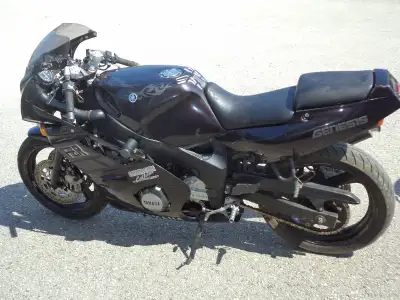 sonic cycle has a 1989 fzr -600 in for parts . lots of great parts oem body work carbon fiber slip o...