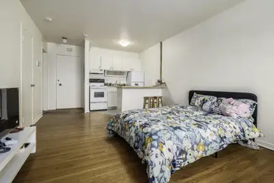 Appartement 1 et demi, semi meublé, situé dans un complexe immobilier localisé à Sainte-Foy à proxim...