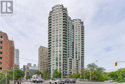 812 - 300 BLOOR STREET E Toronto (Rosedale-Moore Park), Ontario