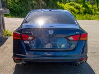 [190,000km AC / Tilt & Telescopic Steering / Power Windows-Mirrors-Locks-Keyless Entry / Cruise Cont... (image 4)
