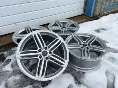 Mint set of original Audi S4 wheels in silver finish. 19x8.5 Offset: 43 Bolt pattern: 5x112 Centerbo...