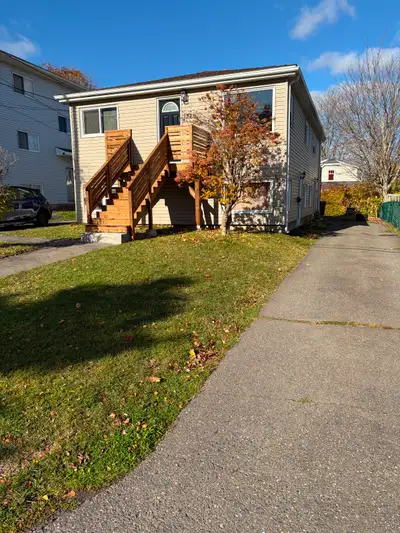 Located on Melody Drive, next door to Mt. St. Vincent campus, this spacious 4 bedroom flat features...