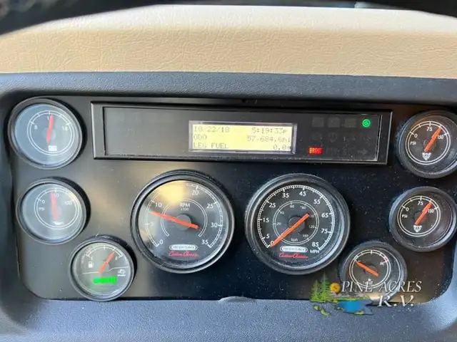 2013 Fleetwood RV Discovery 40X Diesel 057,684 Miles in RVs & Motorhomes in Moncton - Image 19