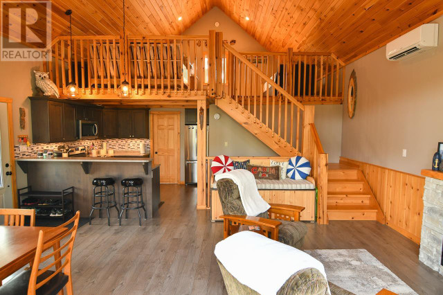 2 Au Lac Retreats Crescent Sioux Narrows, Ontario in Houses for Sale in Kenora - Image 2