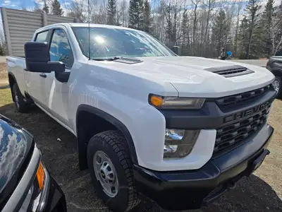 Spadoni Sales and Leasing at the Thunder Bay Airport is selling this 2021 low km Chevy Silverado Cre...