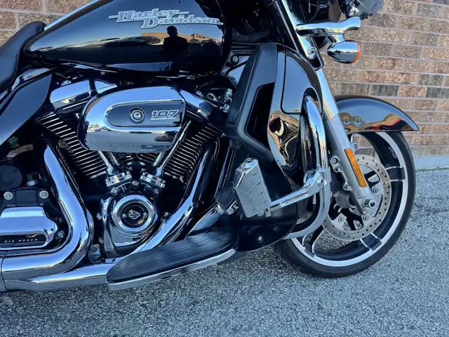 2017 Harley-Davidson Street Glide Special **SCREAMIN' EAGLE PIPE in Sport Touring in Markham / York Region - Image 16