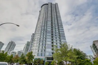 1105-1033 Marinaside Crescent Welcome to Quaywest I and II! Located on Marinaside Crescent in Vancou...