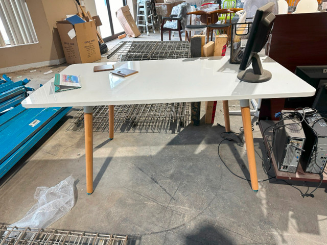 dinning    table    for sale in Dining Tables & Sets in Markham / York Region - Image 2