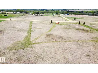 Discover the perfect spot for life out of the city, on this 1.35-acre bare lot with breathtaking riv...