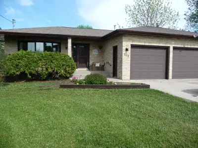 You will not want to leave your Gorgeous 1323 sqft, 2+1 bedroom, 2 bath bungalow! Fantastic layout w...