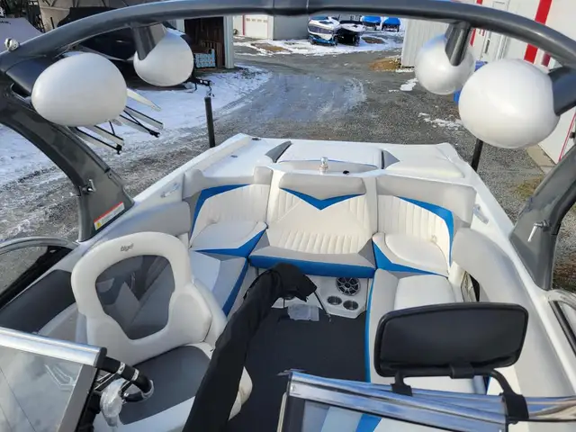 2011 Tige Boats RZR in Powerboats & Motorboats in Laurentides - Image 8