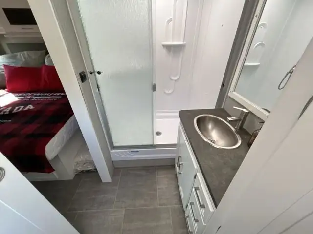 2022 Coachmen RV Mirada 35ESF in RVs & Motorhomes in Red Deer - Image 21