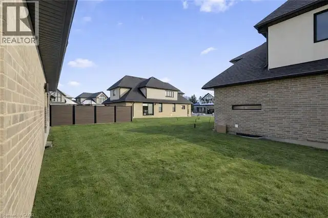 972 STONECLIFFE Walk Unit# 18 Kitchener, Ontario in Houses for Sale in Kitchener / Waterloo - Image 41