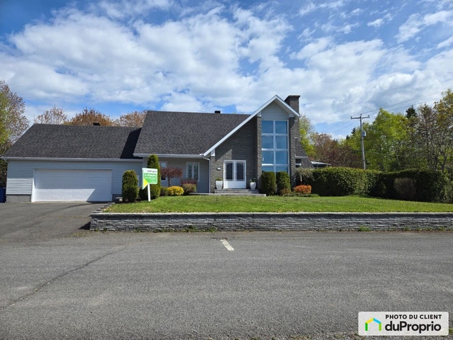 $695,000 - 2 Storey for sale in Métis-Sur-Mer — photo 1