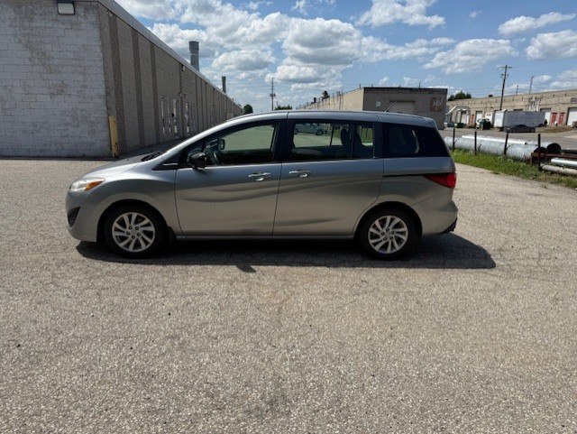 2012 mazda5 van in Cars & Trucks in Cambridge - Image 4