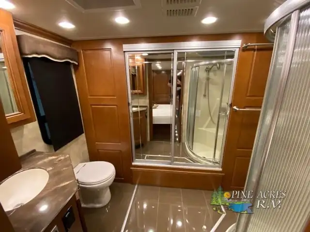 2015 Fleetwood RV Providence 42M only 027,446 Miles in RVs & Motorhomes in Moncton - Image 24