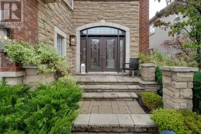 Welcome to your dream home in the heart of prestigious Joshua Creek! This beautifully maintained 4-b...
