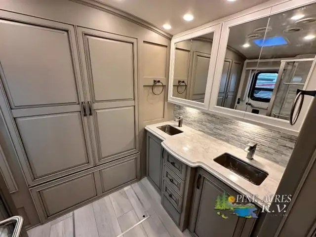 2025 Newmar Dutch Star 4369 Black Out Package in RVs & Motorhomes in Moncton - Image 58