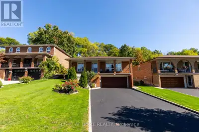 Beautifully renovated bungalow on a rare ravine lot! Tucked away on a quiet court, this turnkey home...