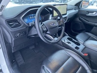 **WE WILL BEAT ANY DEALER IN THE CITY** Star White Metallic Tri-Coat 2024 Ford Escape Platinum AWD 8... (image 4)