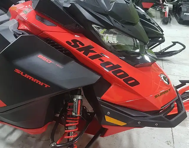 2021 Ski-Doo Summit SP 850 E-TEC in Snowmobiles in Strathcona County - Image 4