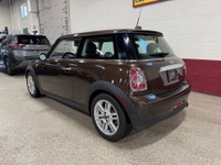 BROWN ON BLACK INTERIOR MINI COOPER WITH ONLY 73,335 KM OPTIONS: BLUETOOTH - HEATED SEATS - PANORAMI... (image 3)