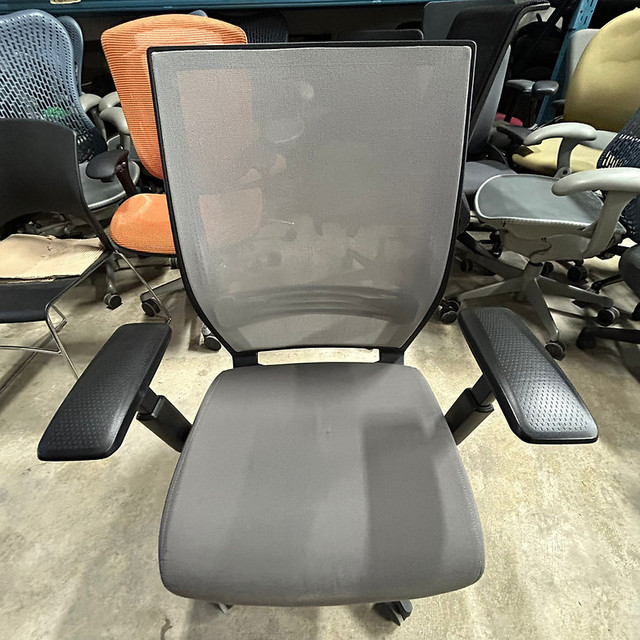 SitOnIt Amplify Midback Mesh Chair-Excellent Condition! in Chairs & Recliners in Mississauga / Peel Region