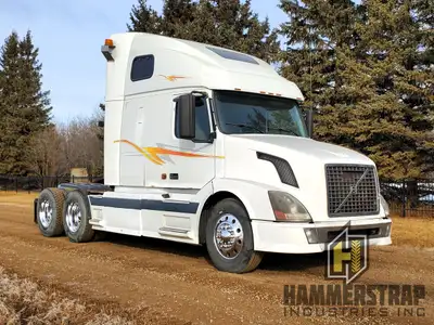 2006 VOLVO VN Tandem Axle Sleeper Semi Truck Volvo D12 12L 6cylinder 465 HP turbo diesel engine Eato...