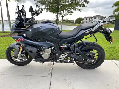 APPLY NOW: https://www.ridecollective.ca/get-pre-approved The 2016 BMW S1000XR is a high-performance...