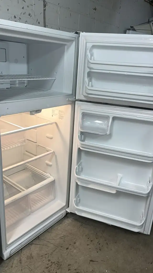Frigidaire 30” Extremely Clean Fully Tested  30-Day Warranty in Refrigerators in Kitchener / Waterloo - Image 4