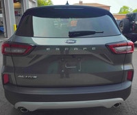 Low Mileage, 200A Equipment Group! Unique and classy, this Ford Escape offers everything you're look... (image 8)