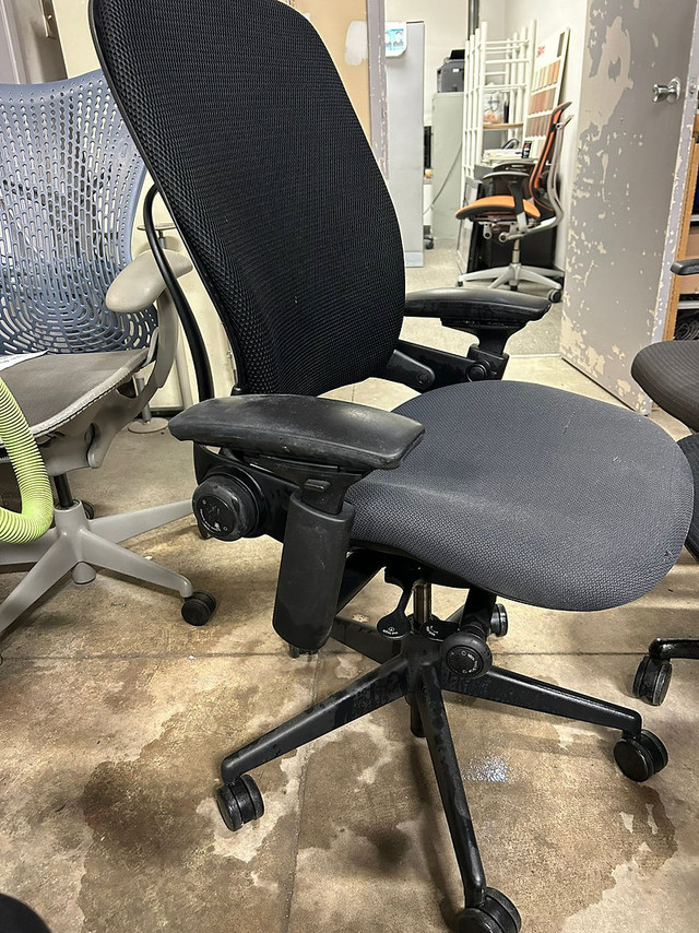 Steelcase Leap V2 Chair-Excellent Condition-Call us now! in Chairs & Recliners in Mississauga / Peel Region - Image 4