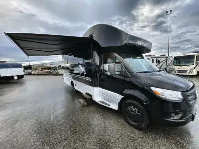 Thor Motor Coach Delano Sprinter Class C diesel motorhome 24XL highlights: Twin Beds with King Conve...