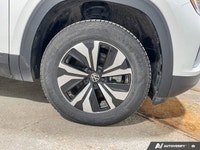 This Volkswagen Atlas delivers a Intercooled Turbo Regular Unleaded I-4 2.0 L/121 engine powering th... (image 8)