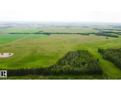 Beautiful 40 acre parcel 1 minute south of Hwy 15 close to Lamont, Bruderheim, Fort Saskatchewan, El...