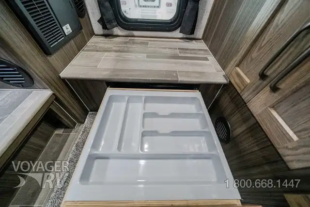 2027 Northern Lite 8.11 EX Dry Bath Limited Edition in Travel Trailers & Campers in Kelowna - Image 27