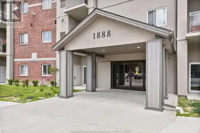 Discover the perfect blend of luxury and convenience in this stunning condo. One of the larger condo...