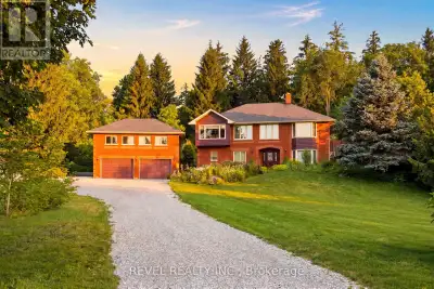 Welcome to 3156 Escarpment Side Road! This stunning country estate is tucked away just off the 17th...
