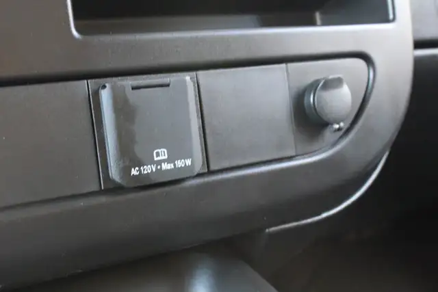 2023 GMC Savana Cargo Base in Cars & Trucks in Comox / Courtenay / Cumberland - Image 27