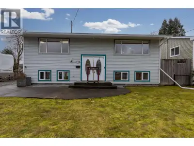 Beautifully cared for three-bedroom, two-bathroom home in an amazing horseshoe location! Upstairs fe...